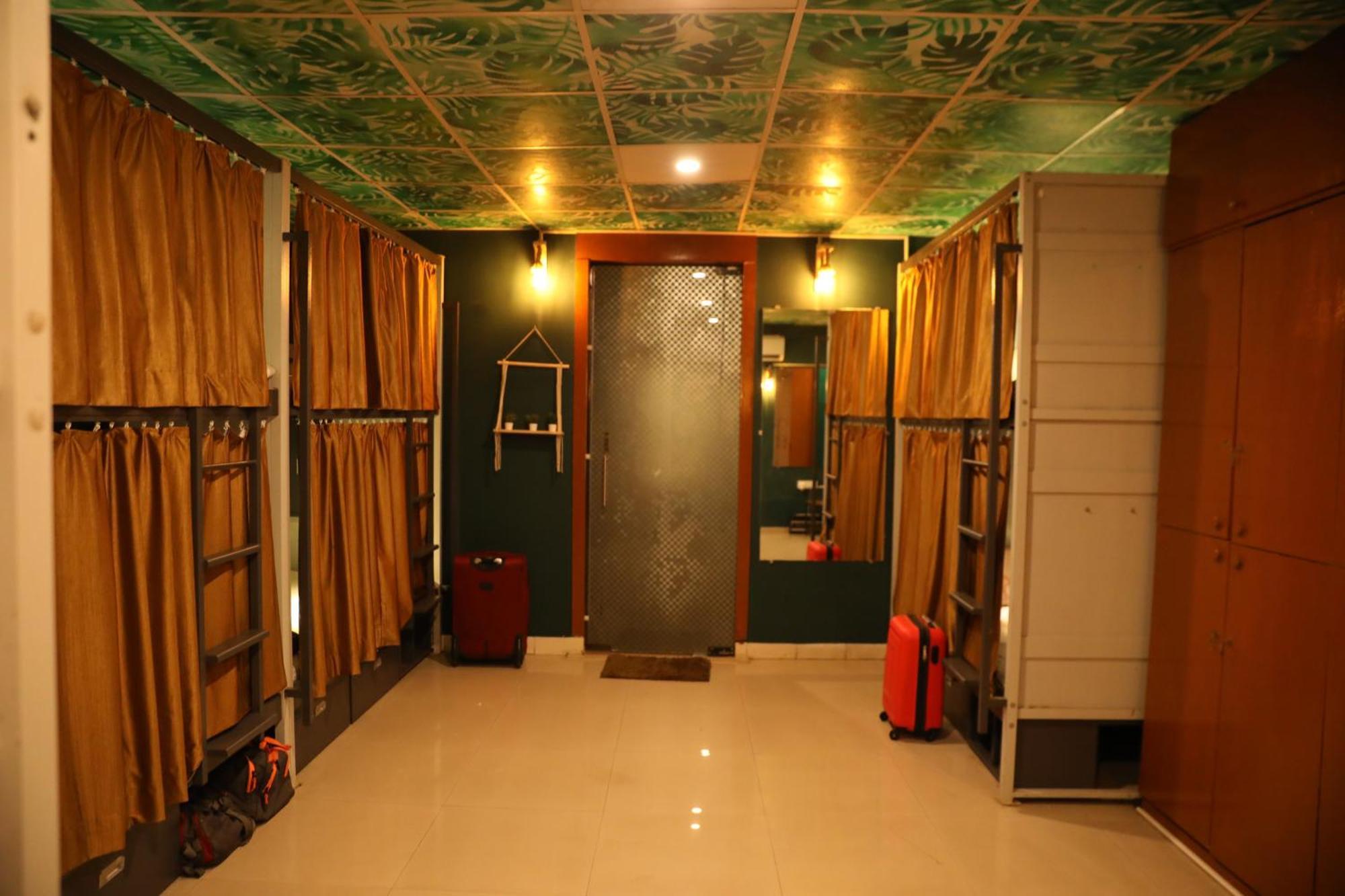 Forrest Hostels Mumbai Exterior photo