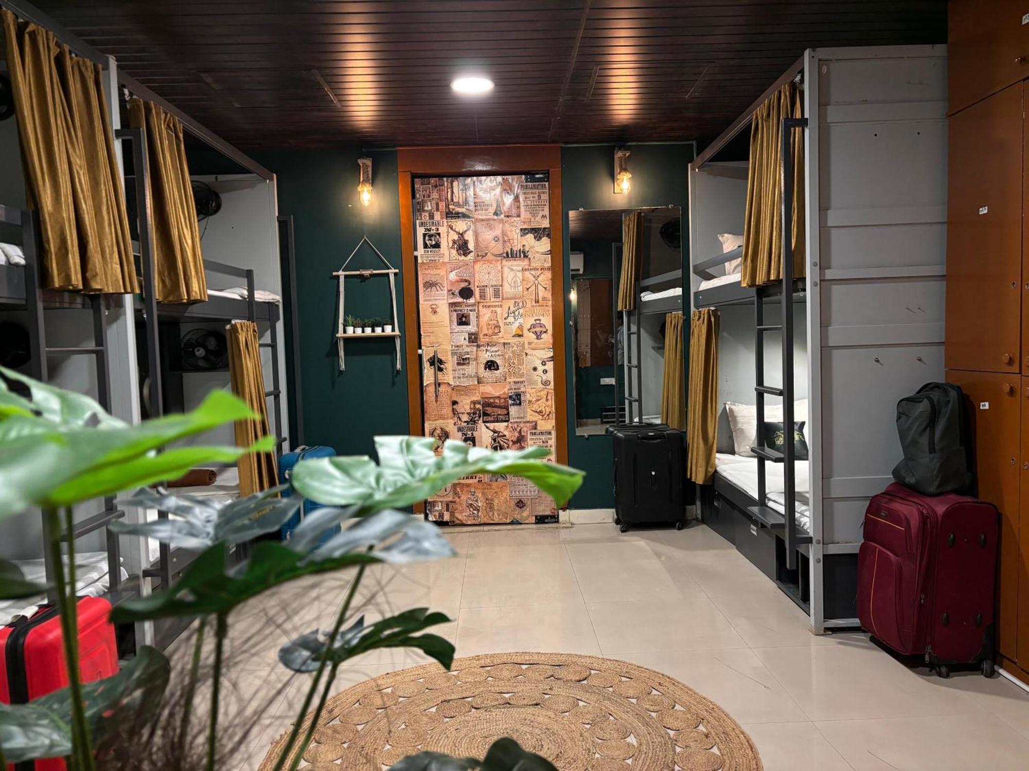 Forrest Hostels Mumbai Exterior photo