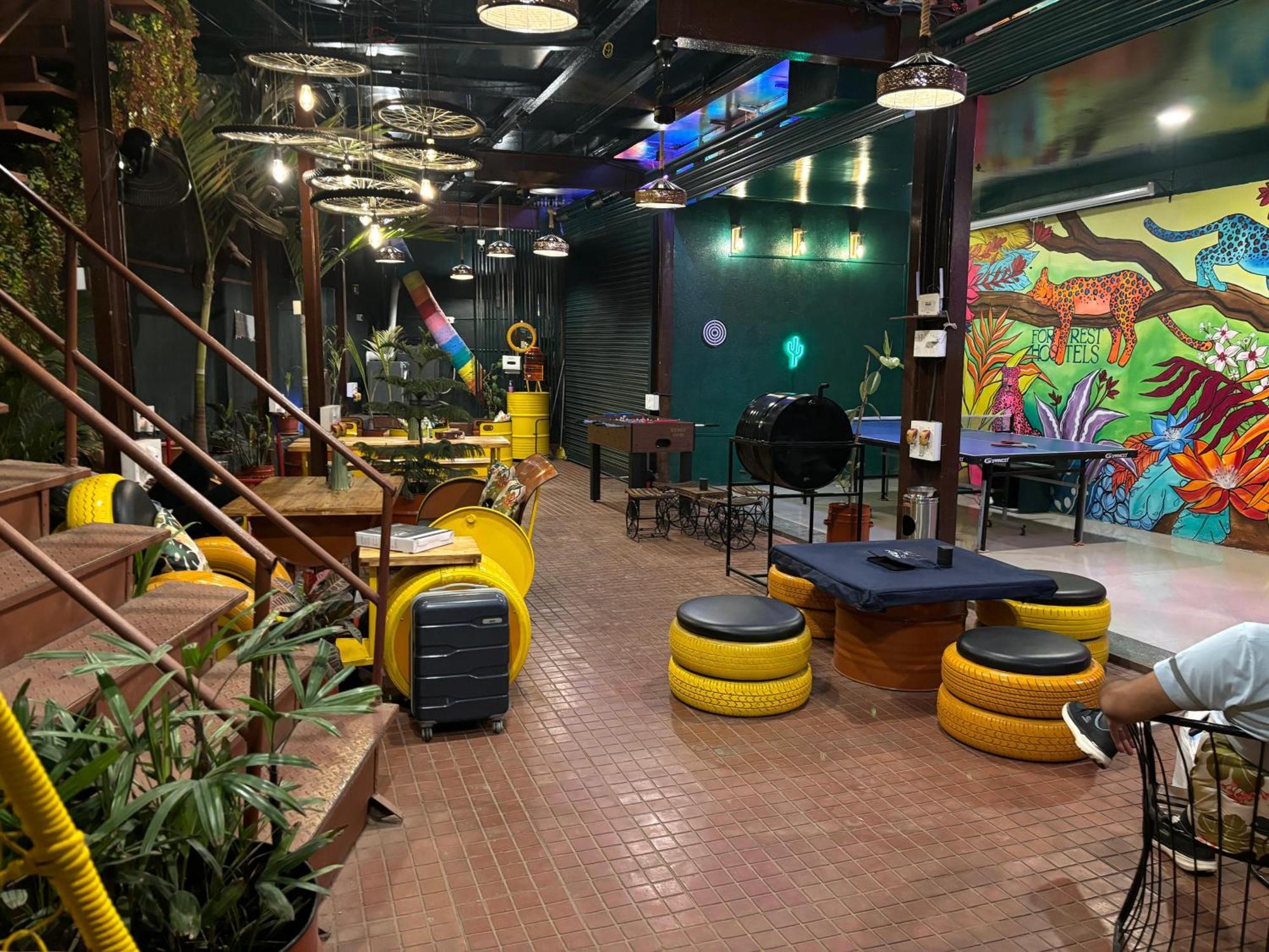 Forrest Hostels Mumbai Exterior photo